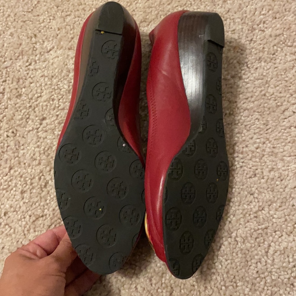 Tory Burch Red Gold Logo Peep-Toe Flats - Picture 2 of 3